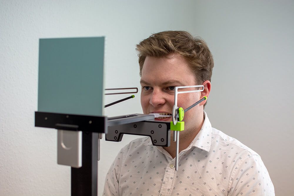 Unterstützung der CMD-Behandlung | Das Gebiss eines Patienten wird gescannt